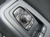 駐車時や狭い道でのすれ違い時に気を使うミラー。電動格納式ドアミラーはそんな時に便利です。