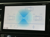 停車中に楽しめるTV機能。移動の合間にニュースや番組をチェックできます。家族でのドライブにもおすすめです。(※走行中の視聴はご遠慮ください)。