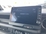 お気に入りの音楽を、クリアな音質で楽しめます。各種メディアにも対応し、快適な車内空間を演出します。