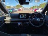 ブラックを基調とした上質な車内インテリアです!