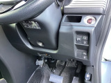 左側に高速で便利なETCがあり、横滑りを防ぐVSAなどのスイッチは、運転席の右側、手の届きやすい位置にあります。