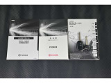保証書・記録簿・取扱説明書と揃っていいます。キーの電池は新品にお取替えしてから納車させて頂きます。