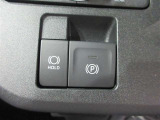 電動パーキングブレーキを搭載。スイッチ操作でパーキングブレーキを作動・解除することが可能ですので、操作の力が不要ですよ♪