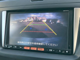 狭い場所での駐車も安心。後方の状況をモニターで確認できるので、安全な運転をサポートします。運転に自信がない方にもおすすめです。