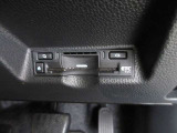 【ETC車載器】は、ビルトインタイプですっきり収納され、見た目も使い勝手も満足のアイテムです。