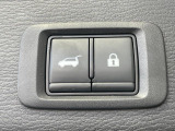 【パワーバックドア】スマートキーや運転席のボタンを押すだけでリアゲートが自動で開閉します!荷物を持っている時や、高い位置にあるバックドアを閉める際に便利な機能です♪