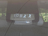 【トヨタセーフティセンス】走行中に前方の車両等を認識し、衝突しそうな時は警報とブレーキで衝突回避と被害軽減をアシスト。より安全にドライブをお楽しみいただけます。