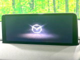 【メーカー純正ナビ】インテリアに溶け込むスタイリッシュな「専用設計」メーカーナビを装備♪視認性や操作性など基本性能にも優れ、より上質なカーライフをお楽しみいただけます。