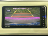 駐車時の安全性を高めるバックモニター。狭い場所でも安心して駐車できます。ガイドライン表示で、距離感もつかみやすいです。