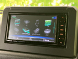 ラジオやCD、Bluetooth接続など、豊富な音源を楽しめます。お好みの音楽で、快適な車内空間を演出しましょう。