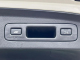【パワーバックドア】スマートキーや運転席のボタンを押すだけでリアゲートが自動で開閉します!荷物を持っている時や、高い位置にあるバックドアを閉める際に便利な機能です♪
