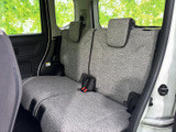 落ち着いた色調のインテリアが、リラックスした空間を演出します。運転に集中できる、機能的なデザインです。