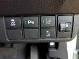 パーキングセンサーや横滑りを防ぐVSA等のスイッチ類は運転席の右側、手の届きやすい位置にあります。