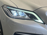 【LEDヘッドライト】悪天候や夜間走行時も良好な視界を確保し安心して運転できる高輝度LEDヘッドライトを装備!点灯速度が早く、消費電力も抑えられています。