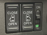 【両側パワースライドドア】スマートキーや運転席のスイッチで後席両側スライドドアの開閉が可能♪電動だから力を入れてドアを開ける必要が無く、小さなお子様でも簡単に開け閉めでき快適です♪