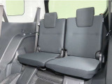 便利な5:5分割可倒式シートです。収納と乗車人数のバランスに優れています♪荷物の大きさに応じたラゲージスペースをフレキシブルに作り出せるので、シーンに応じた使い方ができます♪