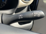 ウインカーレバーは操作しやすい位置にあり、スムーズな車線変更をサポートします。直感的な操作で、安全運転を支援します。
