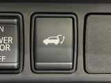 【パワーバックドア】スマートキーや運転席のボタンを押すだけでリアゲートが自動で開閉します!荷物を持っている時や、高い位置にあるバックドアを閉める際に便利な機能です♪