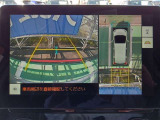 全周囲モニターが付いております。車庫入れがラクになります。