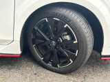 NISMO専用アルミホイールでデザインがマッチしています。
