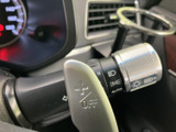 操作しやすいウインカーレバーで、安全な車線変更をサポート。直感的な操作感で、運転に集中できます。日常の運転をより快適に。