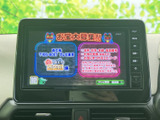 停車中にTV番組や映像を楽しめる機能です。休憩時間などにリラックスできる空間を提供します。長距離ドライブの移動時間を有効活用できます。