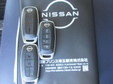 『インテリジェントキ-』機械的な鍵を使用せずに車両のドアの施錠/解錠、エンジン始動が可能なシステムです!(スペアキ-付き)