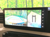 【マルチアラウンドモニター】専用のカメラにより、上から見下ろしたような視点で360度クルマの周囲を確認することができます☆死角部分も確認しやすく、狭い場所での切り返しや駐車もスムーズに行えます。
