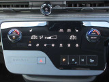 オートエアコンですので、車内を快適な空間に出来ます ♪   操作はタッチパネル式ですので爪の長い方でも安心して操作して頂けます!