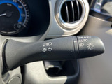 操作しやすいウインカーレバーは、安全な車線変更をサポート。直感的な操作性で、スムーズな運転をサポートします。運転の信頼性を高めます。