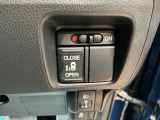 【電動スライドドア】隣の車との距離が近い駐車場でも、ぶつける心配をせずスムーズに開閉。限られたスペースを賢く使う、暮らしに寄り添った設計が魅力です。