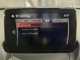 Apple Carplay・Android Auto対応!マツダ コネクト(コマンダーコントロール)でスマートフォンを操作して、通話、音楽を聴いたり、マップで目的地を調べることができます。