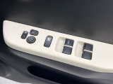 【電動格納ミラー】サイドミラーは電動格納式となっており、狭い駐車場でもキズがつくリスクを抑えられます。