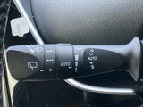 雨天時でもクリアな視界を確保。操作しやすいワイパーレバーで、快適な運転をサポートします。