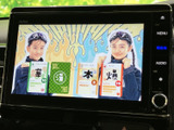 停車中には、TVや動画を楽しめます。休憩時間にエンターテイメントでリフレッシュ。快適な時間を過ごせる空間です。