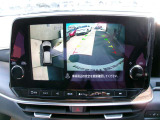 アラウンドビューモニター!空から見下ろしているかのような映像を映し出します。駐車時には安心ですよね♪