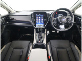 視界の良さが魅力の運転しやすいコックピット。シンプルで操作性に優れたインパネデザインと、SUBARUならではの安全性能への徹底したこだわりが光る視界設計です。