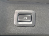 【パワーバックドア】スマートキーや運転席のボタンを押すだけでリアゲートが自動で開閉します!荷物を持っている時や、高い位置にあるバックドアを閉める際に便利な機能です♪