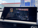 停車中に楽しめるTV機能。休憩時間や待ち時間など、様々なシーンでエンターテイメントを満喫できます。長距離ドライブも退屈知らずです。