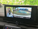 バック時の安全確認をサポート。狭い場所でも安心して駐車できます。カメラの映像が鮮明で、状況を的確に把握できます。