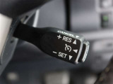 レーダークルーズコントロール付きです。車速に応じて追従支援してくれるので、ロングドライブも快適です。詳細は販売店スタッフまでおたずねください。