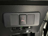車庫入れなどの運転時、静止物の接近を表示とブザーでお知らせします。