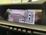 サラウンドビューモニターは、車両周囲のカメラ映像を合成し、上から見たように表示して駐車や安全確認を支援する機能です。