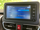 多彩なメディアに対応し、快適なドライブをサポート。Bluetooth接続で音楽も楽しめます。直感的な操作性で、スムーズな使い心地を実現しています。