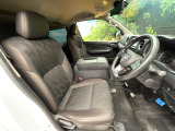 運転席シート廻りは使用感も少なく、良好な状態となっています。丁寧に使われていたことがよくわかりますね。