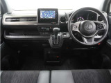 ◆インテリアパネル◆視界広々で非常に運転しやすくロングドライブでも疲れを感じさせないすっきりとまとまったインパネ周りです。
