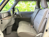 運転しやすいよう、視界を確保した室内設計です。操作性にも優れており、スムーズな運転をサポートします。快適なカーライフを。