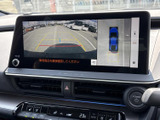 車両情報を一目で確認できるディスプレイ。運転状況を把握しやすく、安全運転をサポートします。視認性の高いデザインも魅力です。