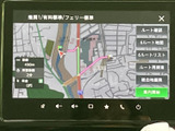 目的地設定もスムーズに行えるナビゲーションシステム。オーディオ機能も充実しており、快適なドライブをサポートします。情報表示も見やすく、操作も簡単です。