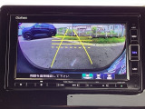バックモニター付きで、車庫入れやバック時の後方確認をサポート。
